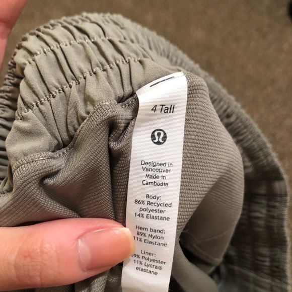 Lululemon hotty hot shorts high-rise 4” - Picture 4 of 8